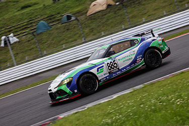 走行中のSHADE RACING 885号車 GR SUPRA GT