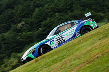走行中のSHADE RACING 885号車 GR SUPRA GT4