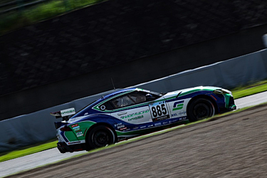 走行中のSHADE RACING 885号車 GR SUPRA GT