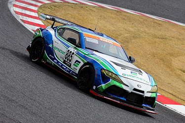 走行中のSHADE RACING 885号車 GR SUPRA GT