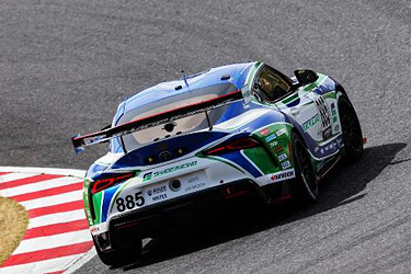 走行中のSHADE RACING 885号車 GR SUPRA GT