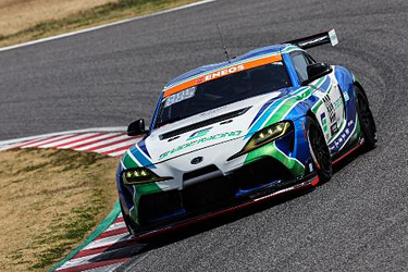 走行中のSHADE RACING 885号車 GR SUPRA GT