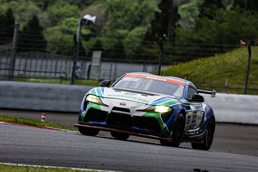 走行中のSHADE RACING 885号車 GR SUPRA GT