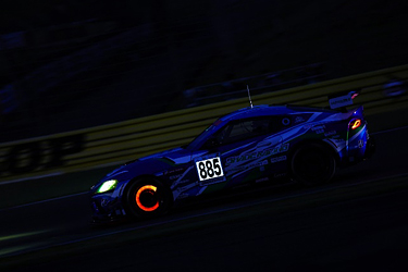 走行中のSHADE RACING 885号車 GR SUPRA GT4 EVO
