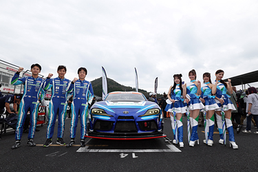 清水 英志郎 選手/平中 克幸 選手/HIRO HAYASHI 選手/SHADE GIRLS