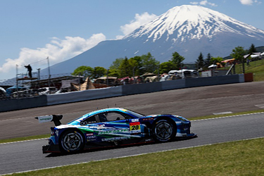 走行中のGT300 ⁄ GR86 GT