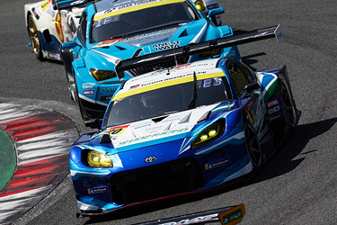 走行中のGT300 ⁄ GR86 GT