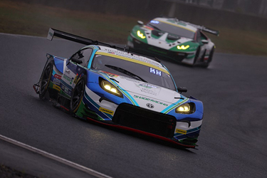 走行中のGT300 &frasl; GR86 GT