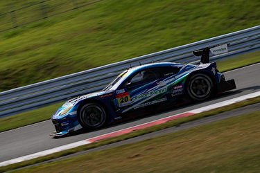 走行中のGT300 &frasl; GR86 GT