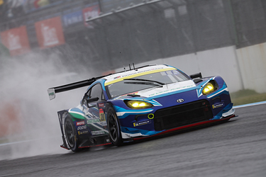 走行中のGT300 &frasl; GR86 GT