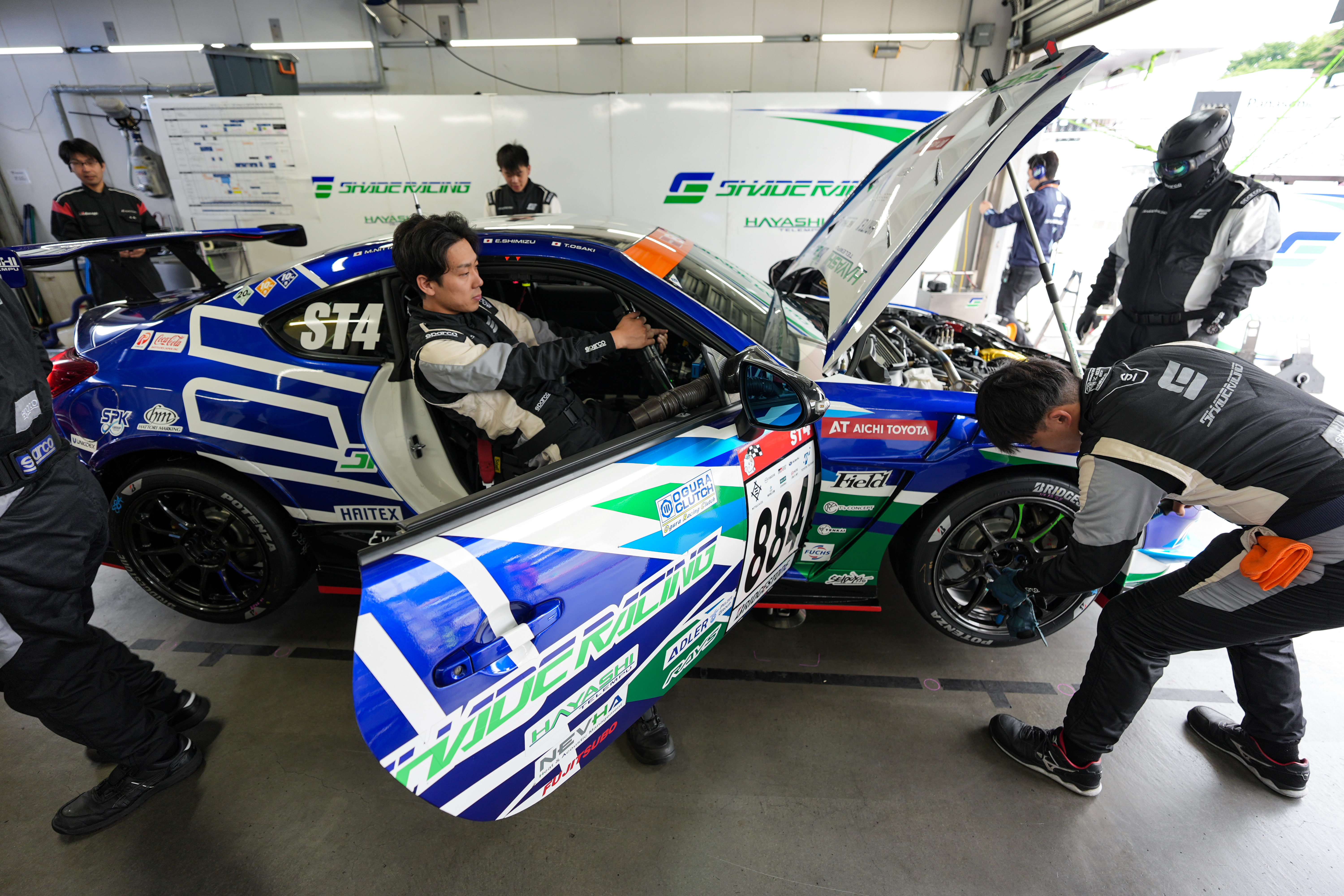 SHADE RACING 884号車 GR86